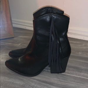 FRINGE BLACK BOOTIES